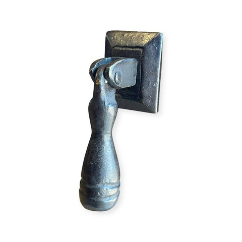 Jaladera boton de bronce forma de gota base rectangular